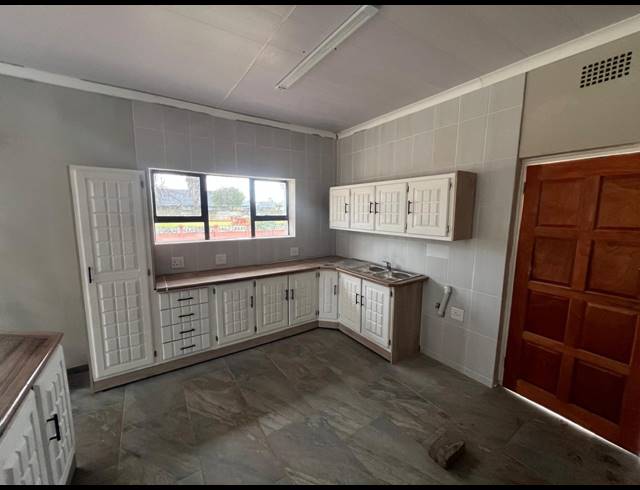 5 BEDROOM HOUSE FOR SALE IN THREE RIVERS